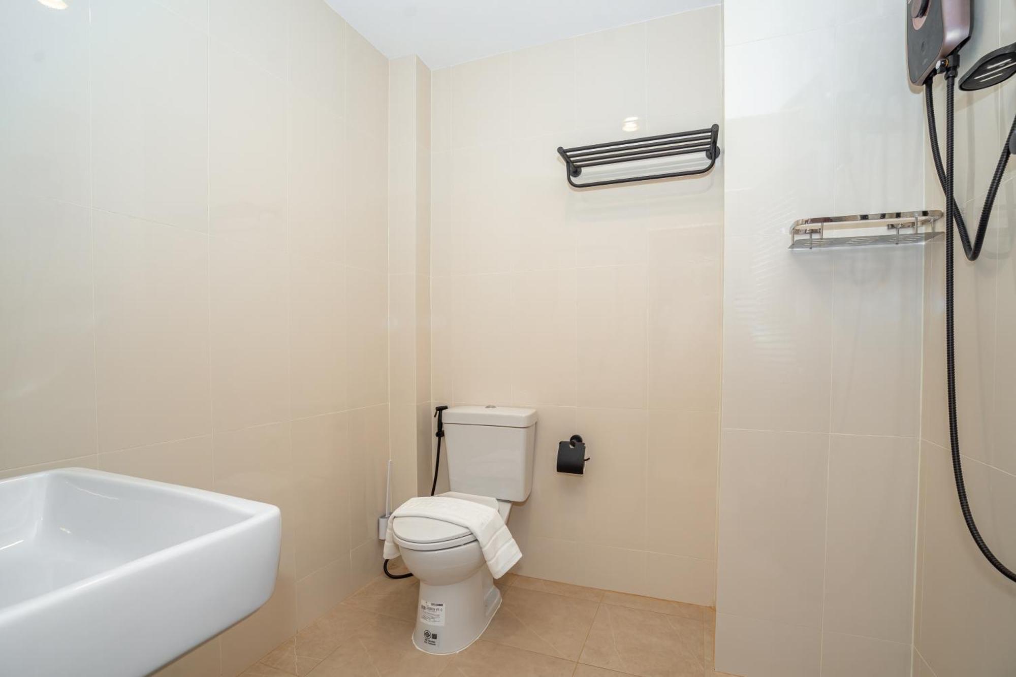 Mitsu Guesthouse Karon Esterno foto