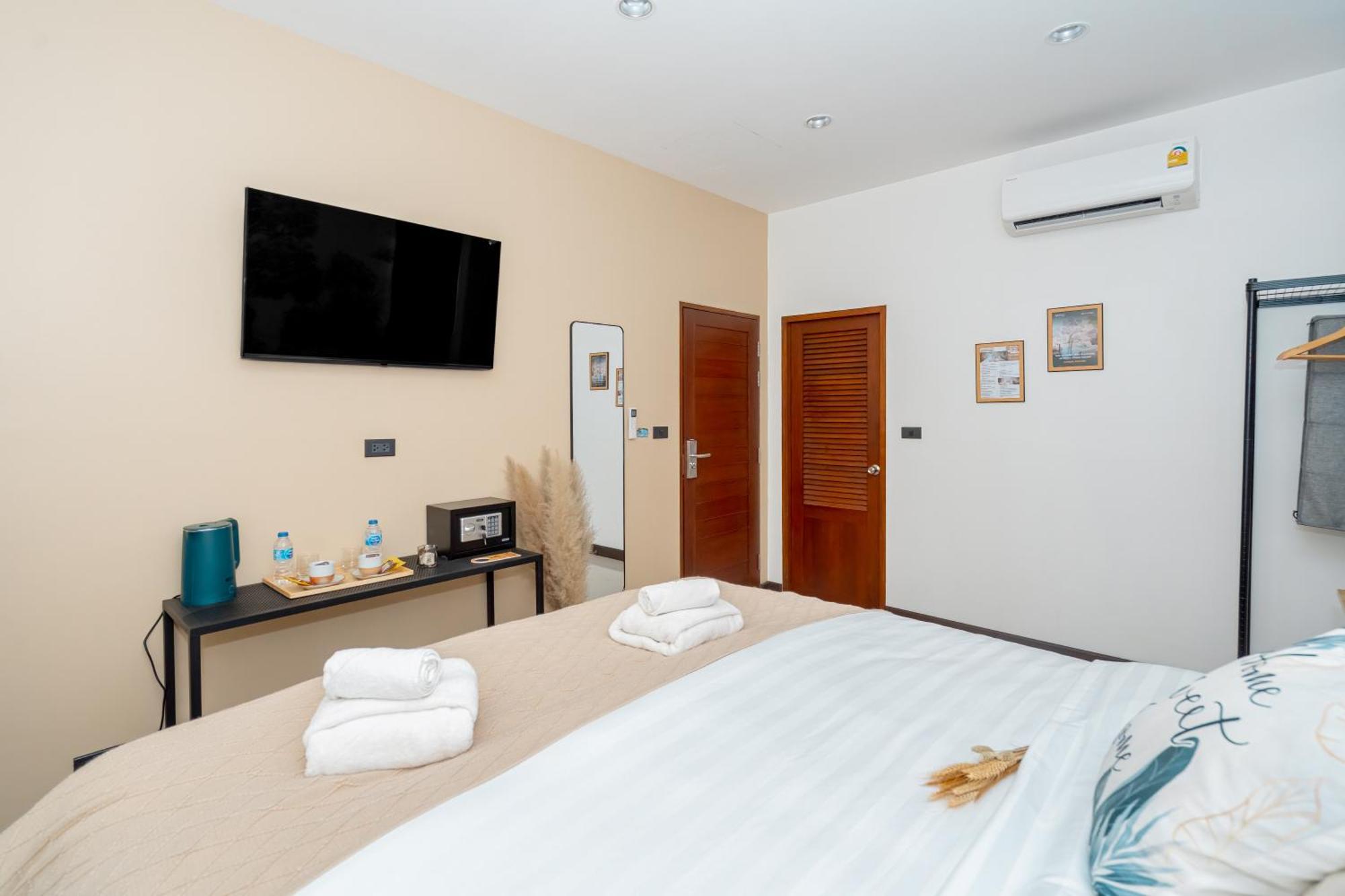 Mitsu Guesthouse Karon Esterno foto